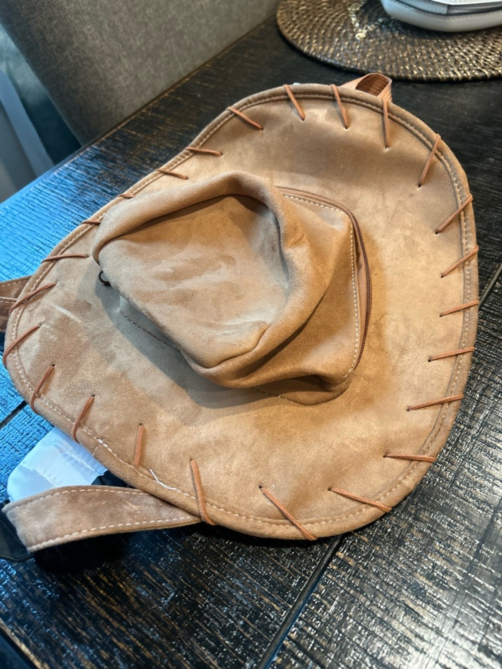 Western-Style Hat backpack - Picture 2 of 4